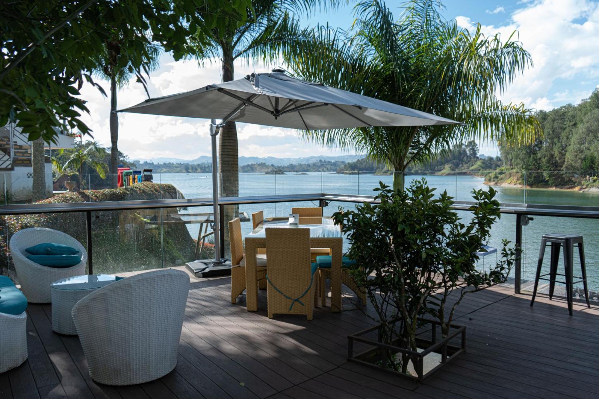 Hotel Los Recuerdos Guatape Luaran gambar View of the lake from the restaurant