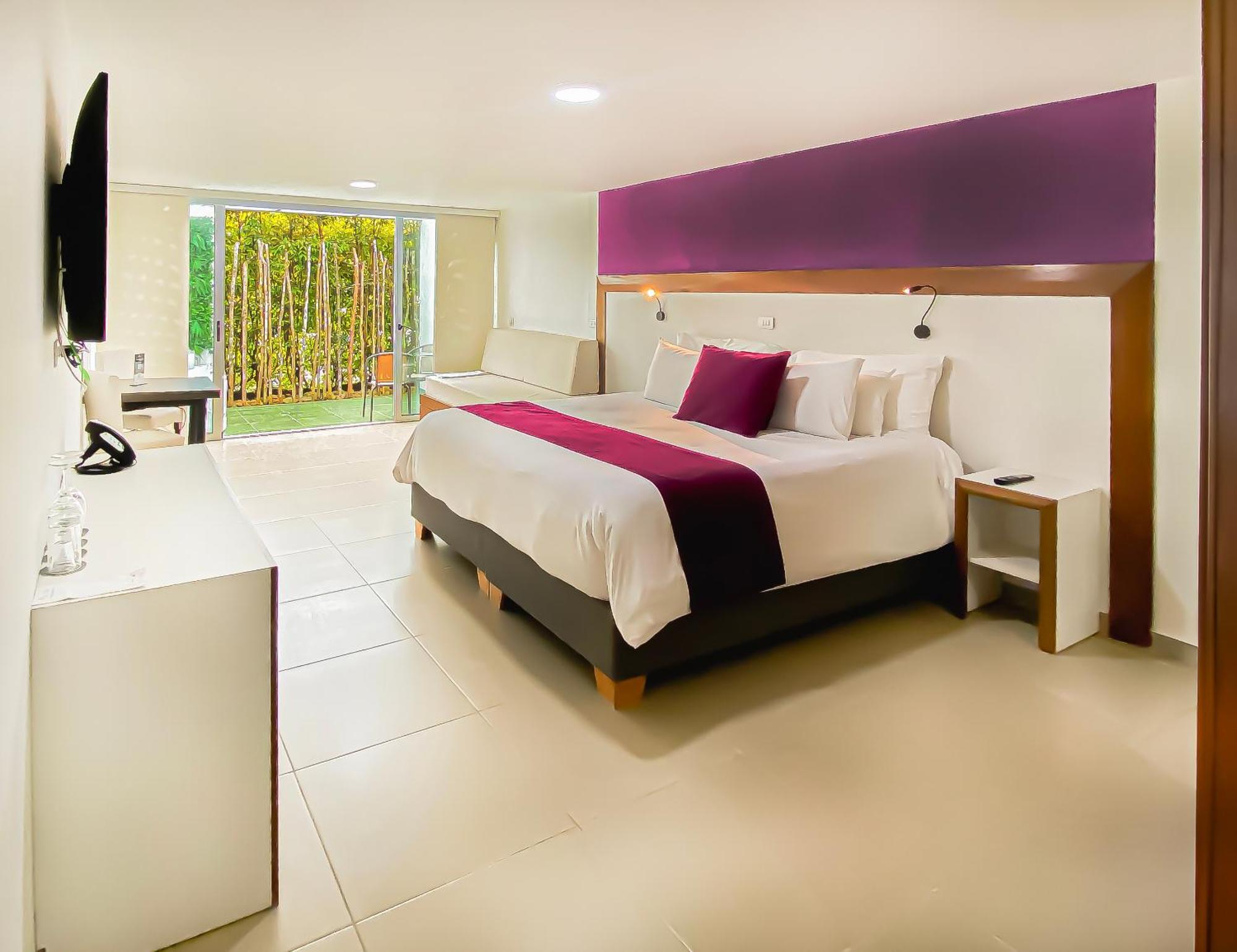 Hotel Los Recuerdos Guatape Luaran gambar A room at the hotel